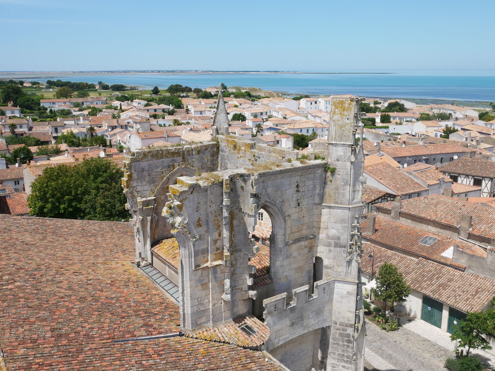 Bâchage de toiture équipe à Roubaix